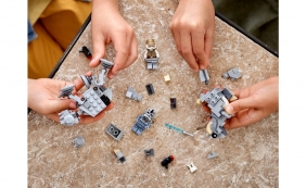 Lego Star Wars: Mikromyśliwce - AT-AT kontra Tauntaun (75298)