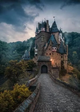 Ravensburger, Puzzle 1000: Zamek Eltz (17398)