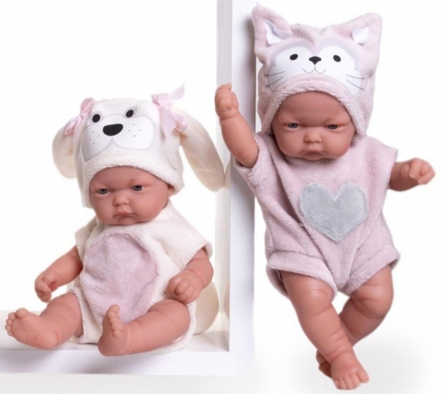 <img src='https://webimage.pl/pics/984/4/d8435083684984.jpg' style='height:440px' /> Lalka Pitu Piesek dziewczynka 26cm