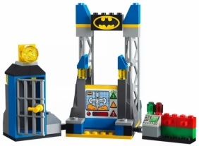 Lego Juniors: Atak Jokera na jaskinię Batmana (10753)